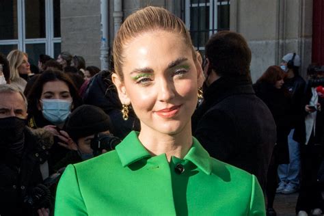 vhiara ferragni vestuto dior verde|Chiara Ferragni Goes Green in ’60s Jacket, Miniskirt and Knee .